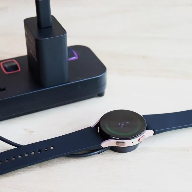 USB C マグネット式ワイヤレスポータブル充電ドックスタン - Wireless Charger Watch のレビューと価格